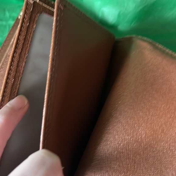 Louis Vuitton hard to find monogram trifold wallet with ID window - Picture 10 of 16